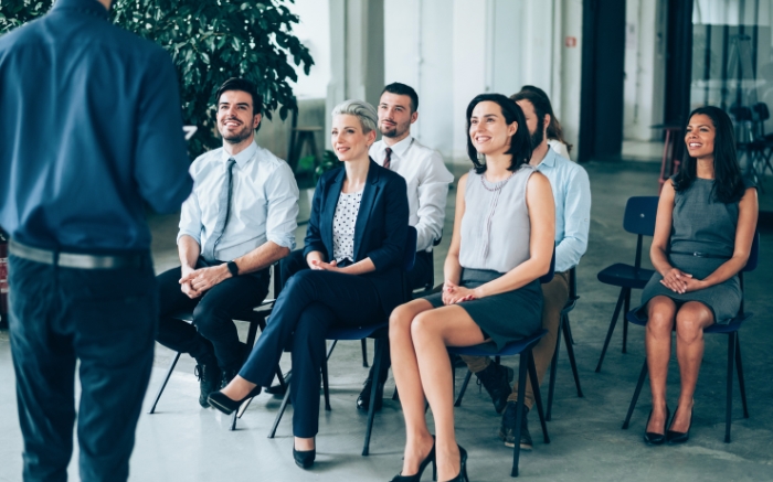 equipo de una empresa siendo formado